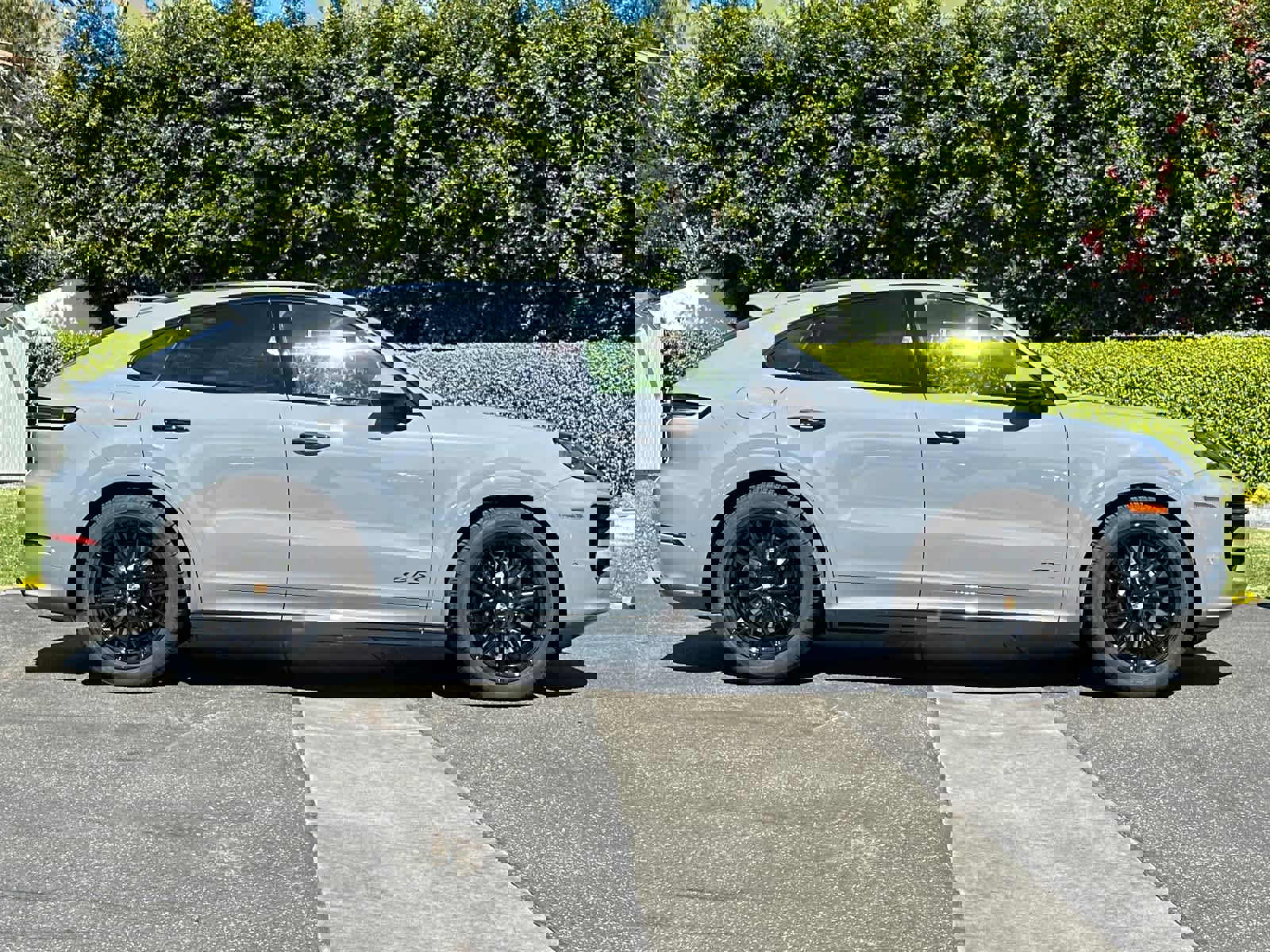 New 2026 Porsche Cayenne GTS image 9