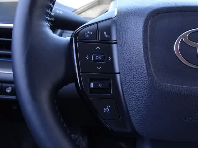 Used 2024 Toyota Prius FWD image 37