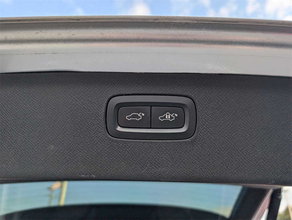 Used 2019 Volvo XC90 T6 Momentum w/ Protection Package Premier image 33