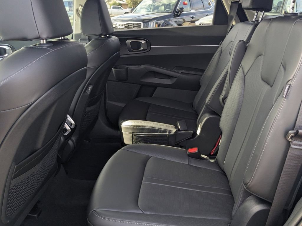 Used 2025 Kia Sorento EX w/ Panoramic Sunroof Package FWD image 12