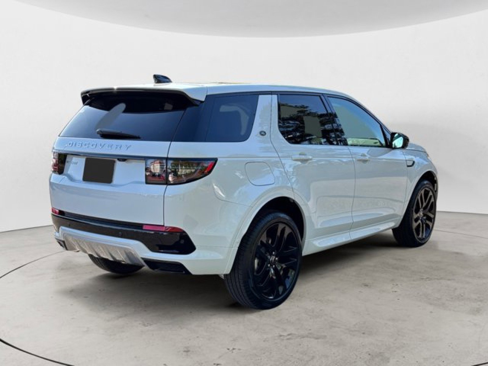 Used 2025 Land Rover Discovery Sport S image 4