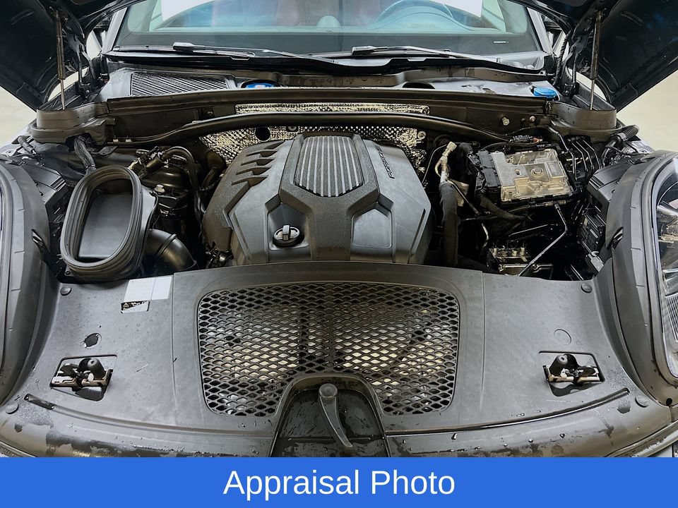 Certified 2023 Porsche Macan AWD/4WD image 30
