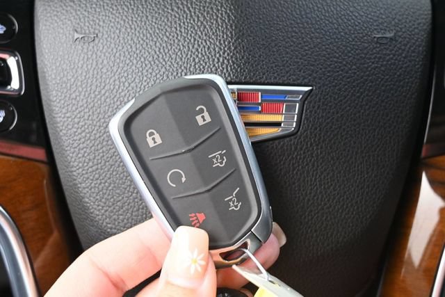 Used 2020 Cadillac Escalade Luxury w/ Escalade Sport Edition AWD/4WD image 36