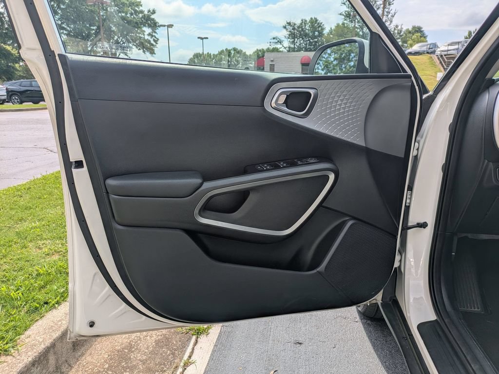 Used 2024 Kia Soul LX w/ Option Group 015 FWD image 11