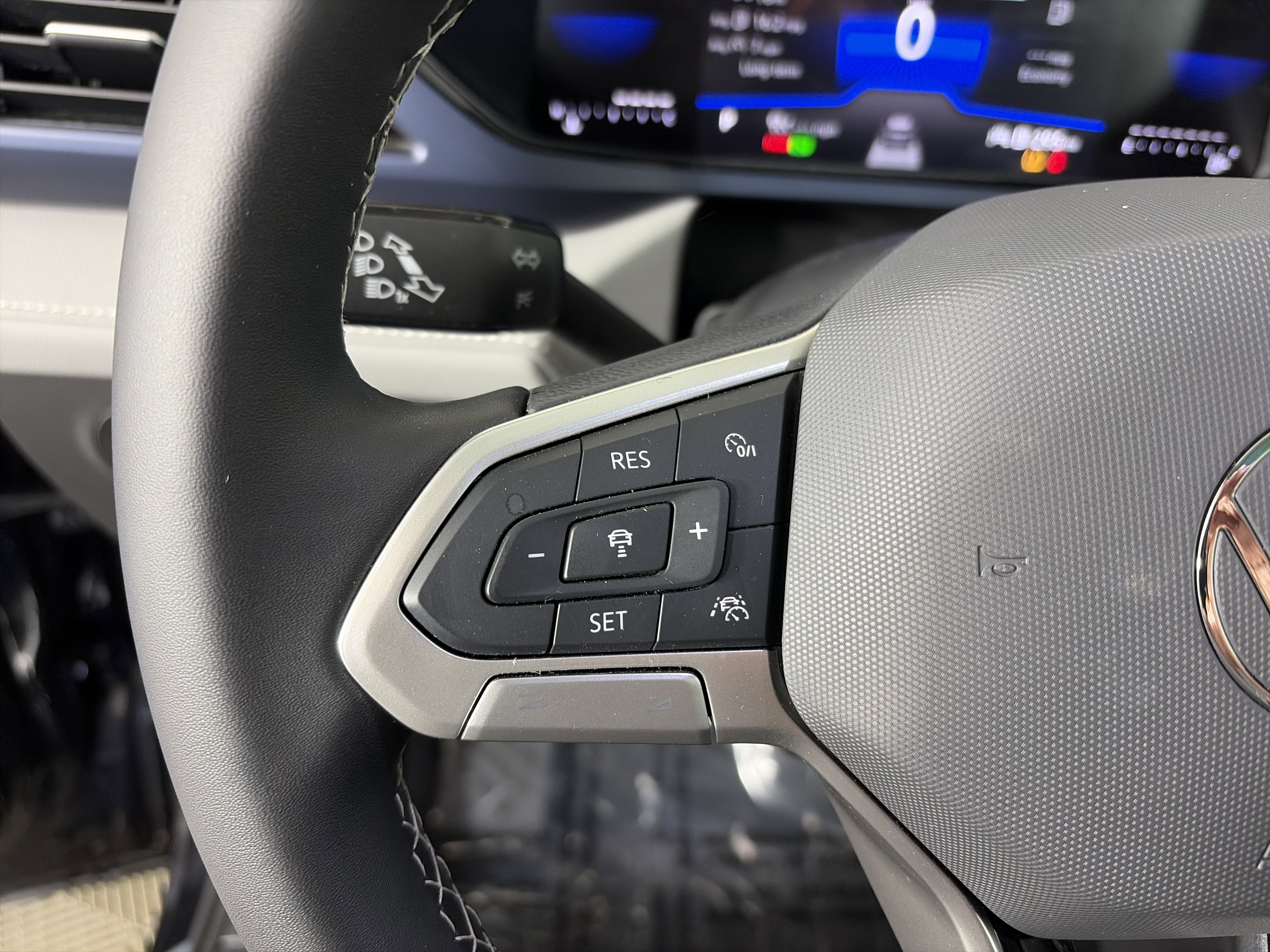 Used 2024 Volkswagen Taos SE w/ Panoramic Sunroof Package image 33