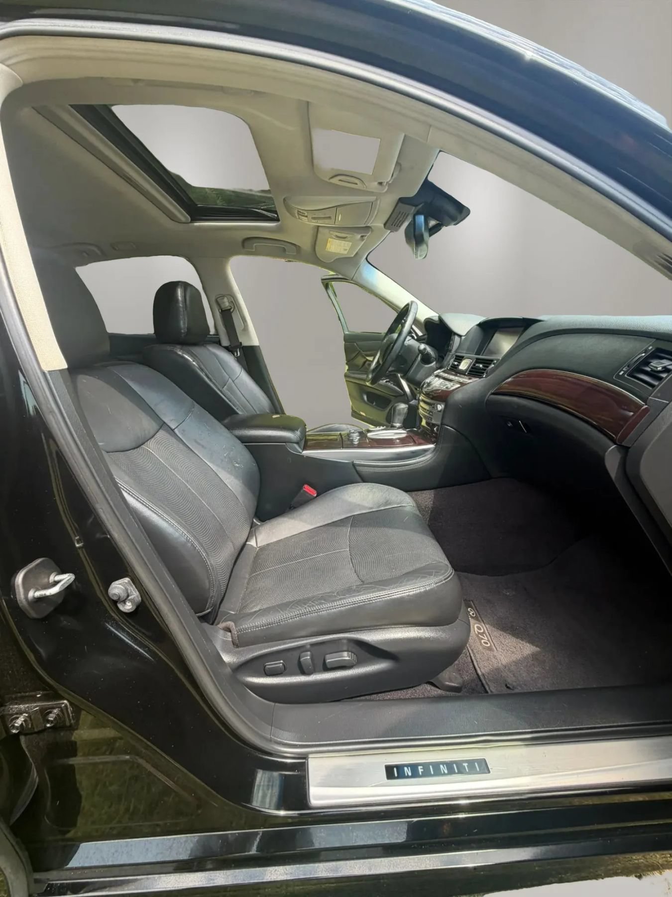 Used 2015 INFINITI Q70 3.7 RWD image 10