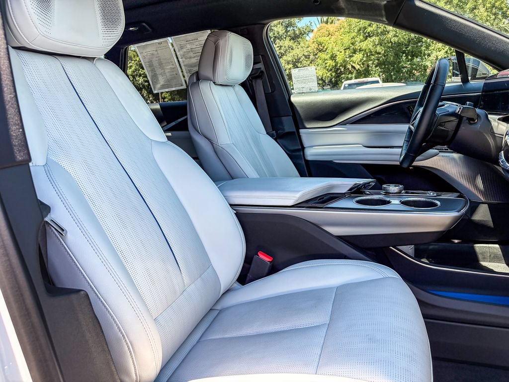Certified 2024 Cadillac Lyriq Luxury AWD/4WD image 31