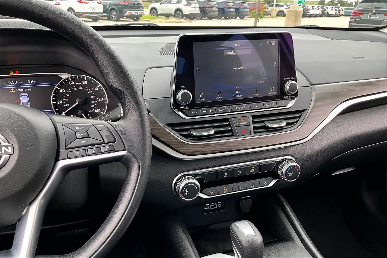 Used 2025 Nissan Altima 2.5 SV FWD image 7