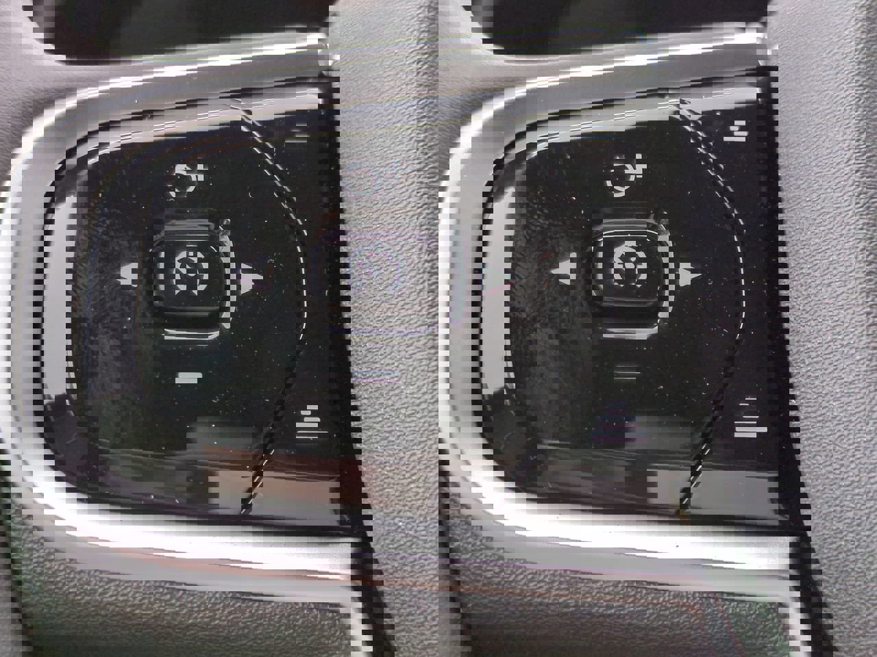 New 2026 Volvo XC90 B6 Plus w/ Protection Package Premier image 24