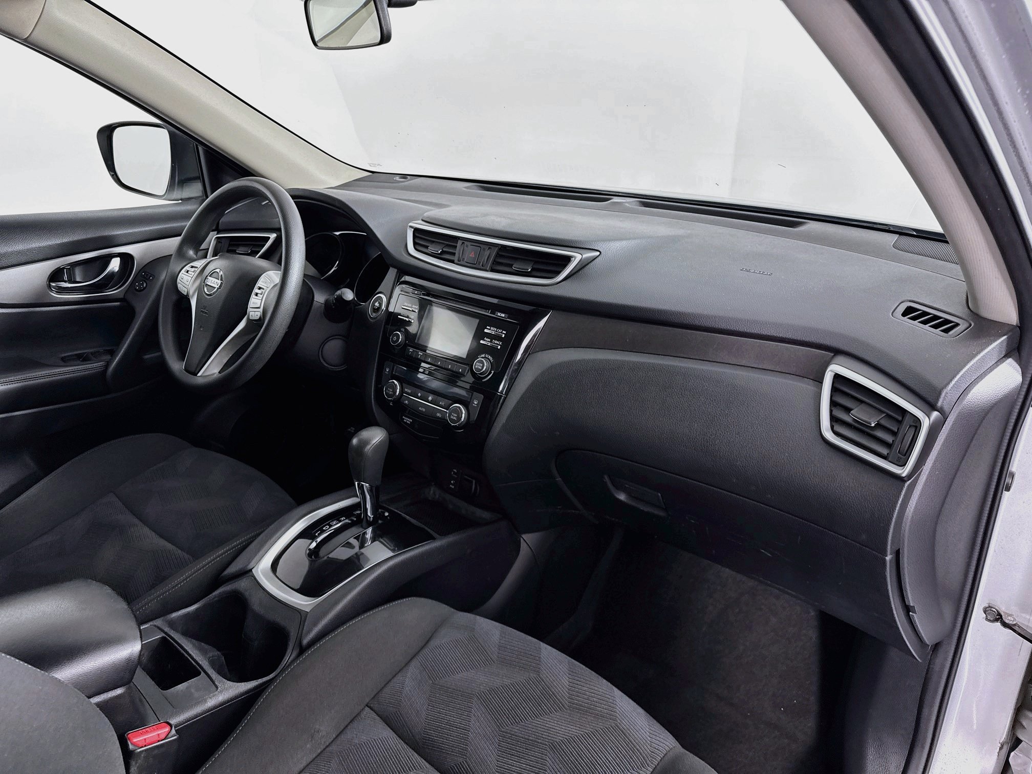 Used 2016 Nissan Rogue SV AWD/4WD image 27