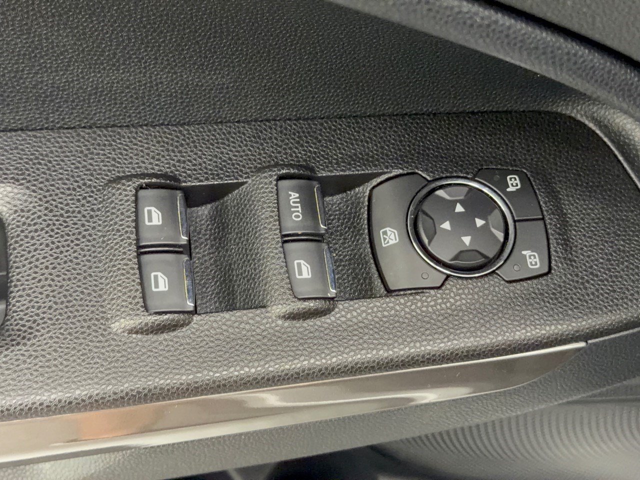 Used 2021 Ford EcoSport SE w/ SE Convenience Package FWD image 15