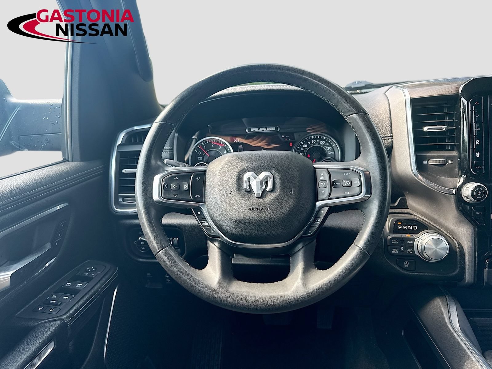 Used 2025 RAM 1500 Laramie AWD/4WD image 31