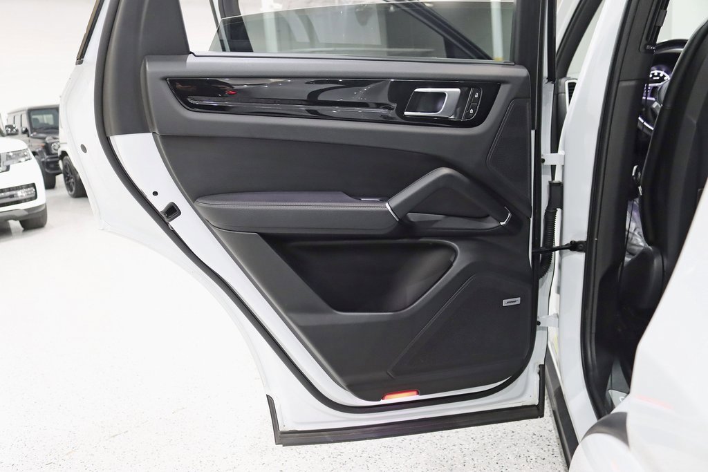 Used 2022 Porsche Cayenne Platinum Edition image 37