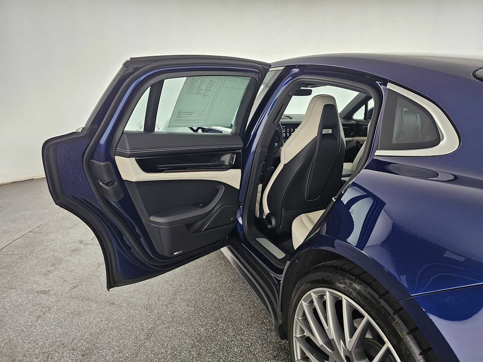 Used 2024 Porsche Panamera 4 image 29