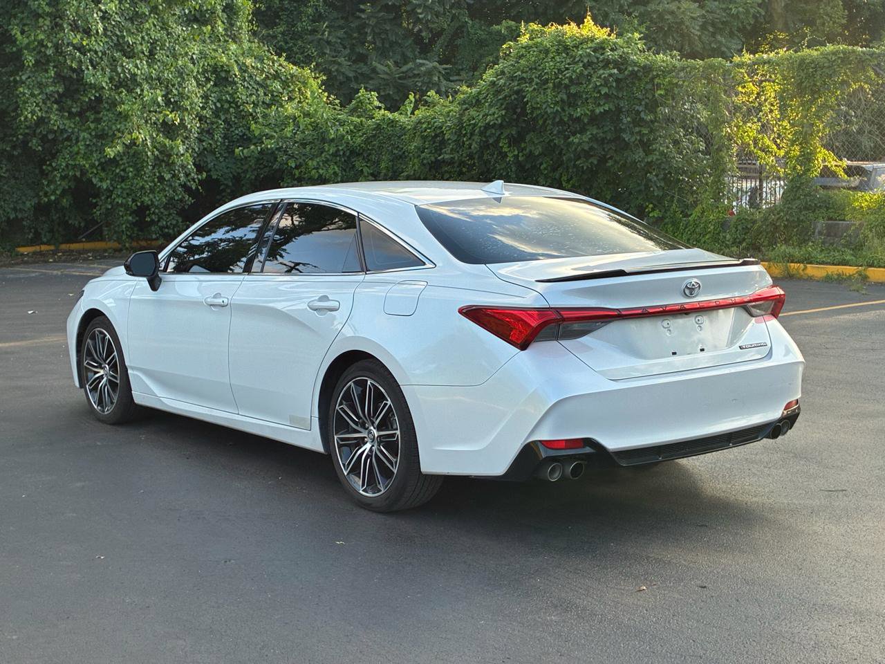 Used 2019 Toyota Avalon Touring FWD image 8