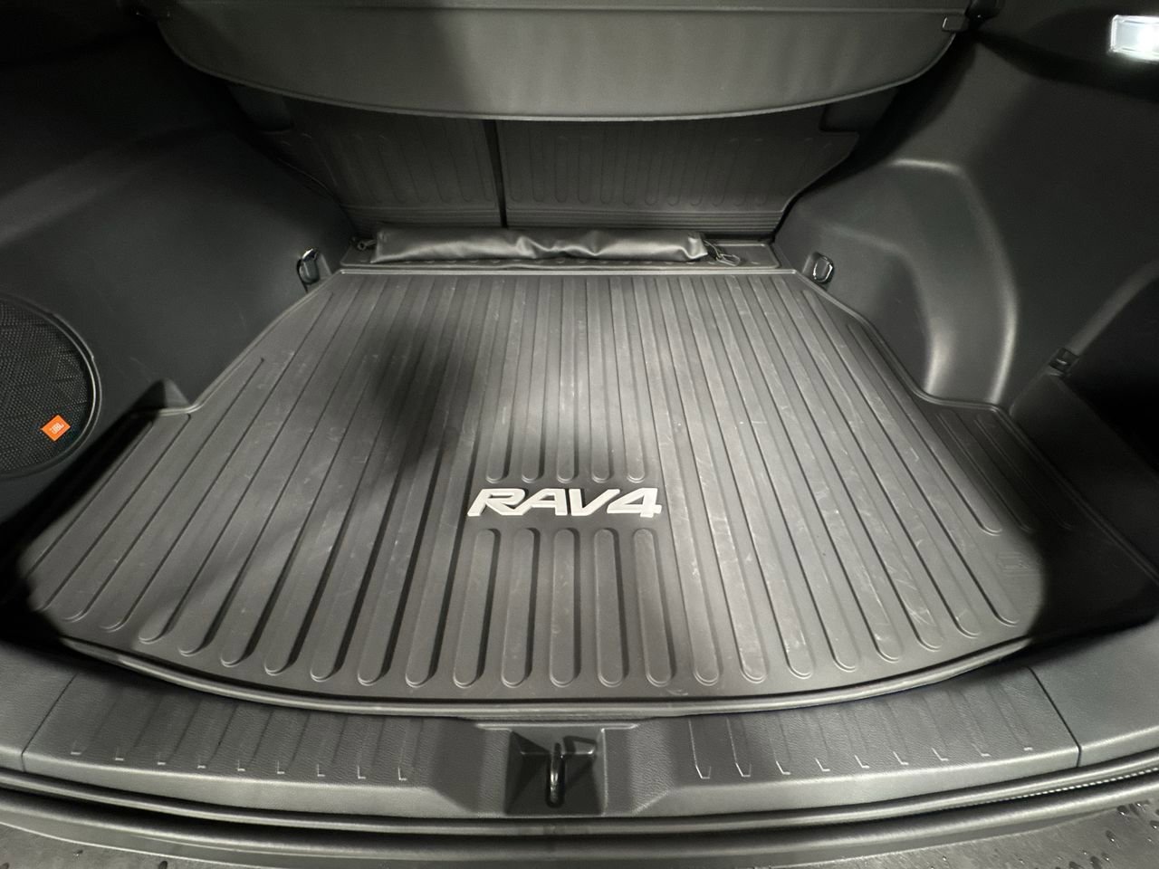 Used 2025 Toyota RAV4 XLE Premium image 31