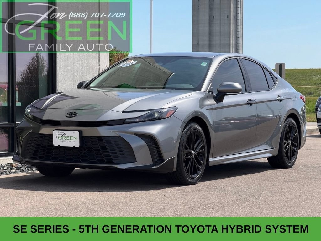 Used 2026 Toyota Camry SE FWD image 1