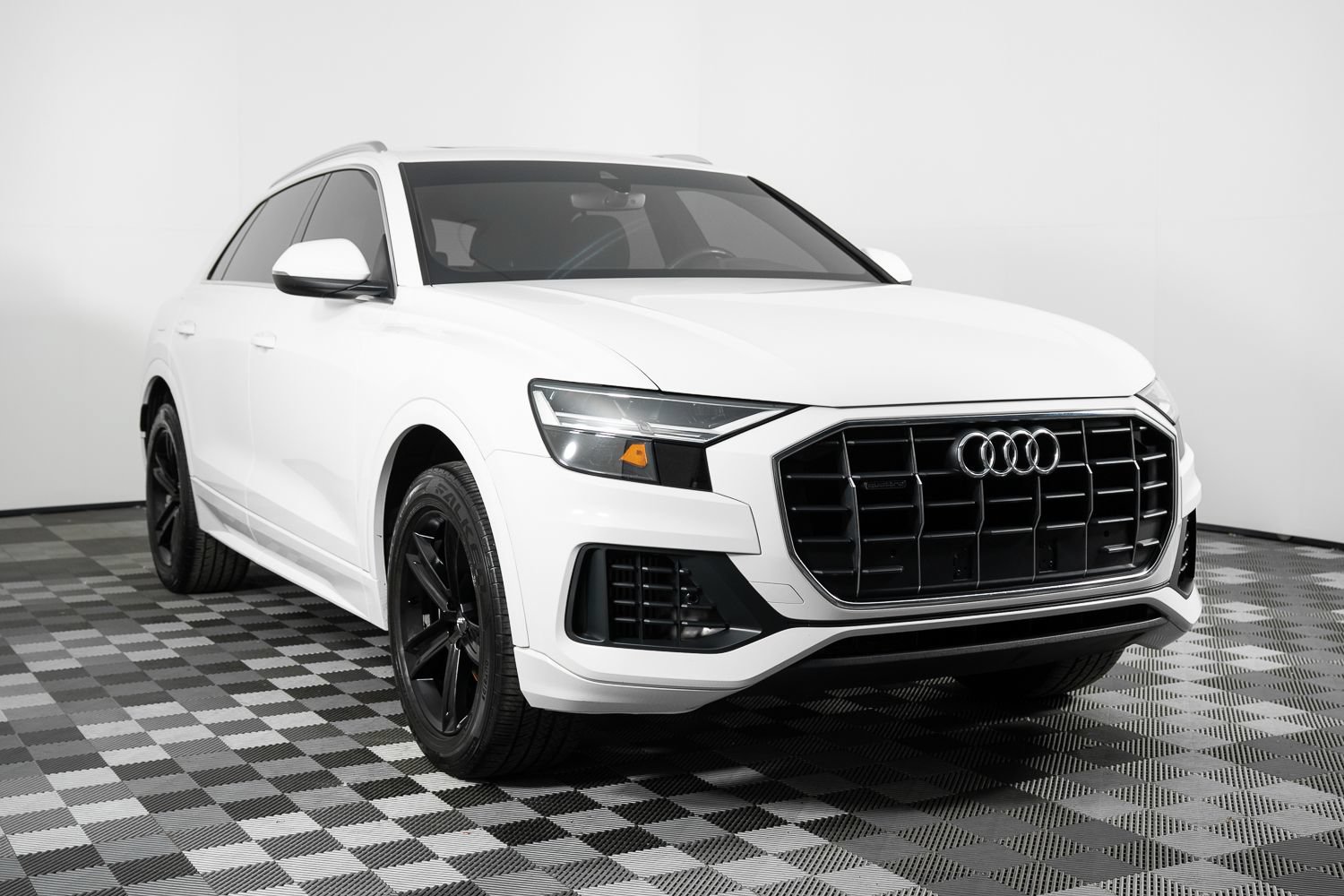 Used 2019 Audi Q8 Premium w/ Convenience Package AWD/4WD image 10