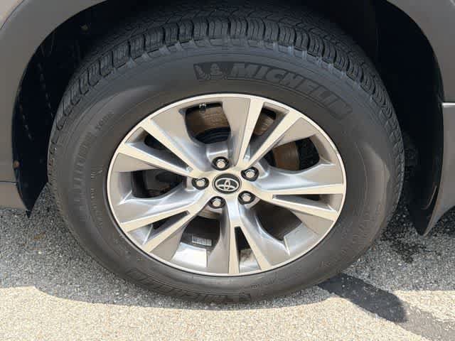 Used 2016 Toyota Highlander Plus AWD/4WD image 5