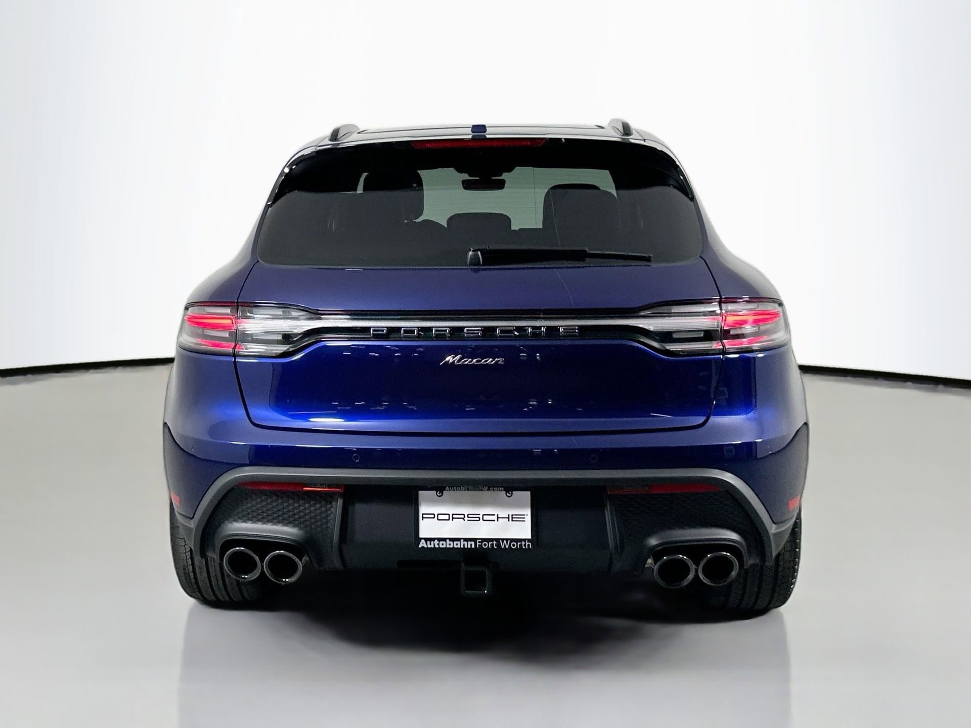 Certified 2025 Porsche Macan image 6