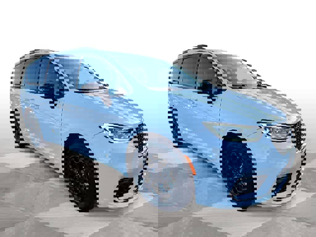 Used 2024 Chrysler Pacifica Premium image 2