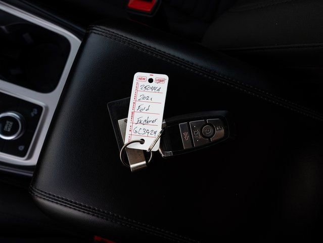 Used 2021 Ford Explorer XLT image 24