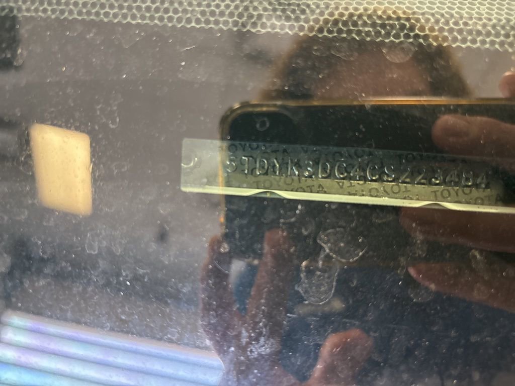 Used 2012 Toyota Sienna XLE FWD image 2