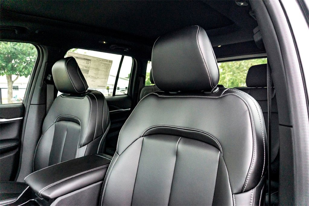 New 2025 Jeep Grand Cherokee Limited w/ MOPAR Finishing Package image 9