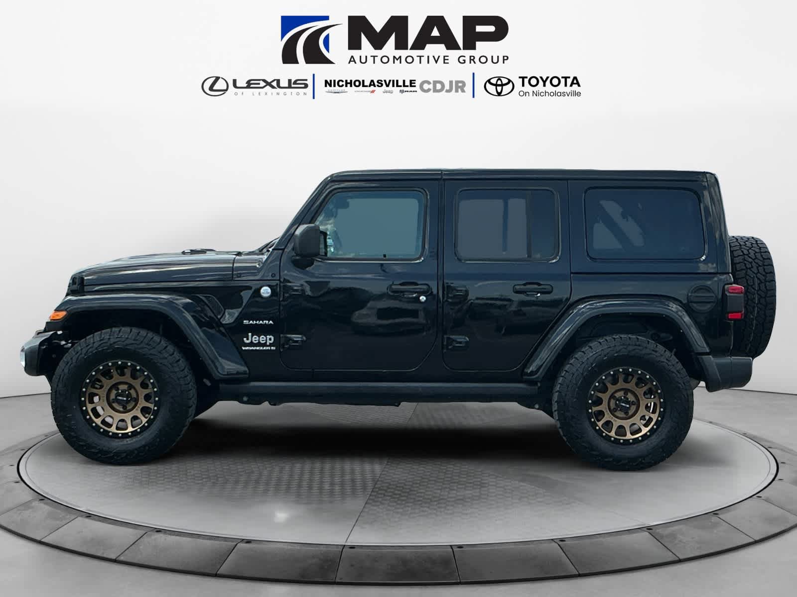 Used 2024 Jeep Wrangler Sahara w/ Technology Group image 2