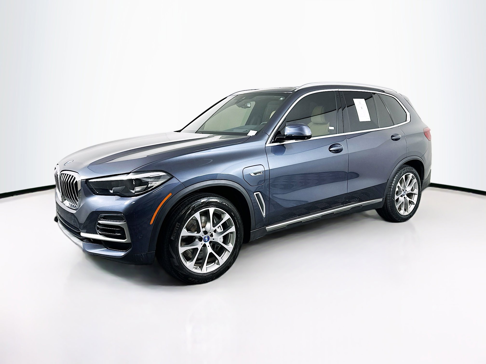 Used 2022 BMW X5 xDrive45e w/ Premium Package AWD/4WD image 3