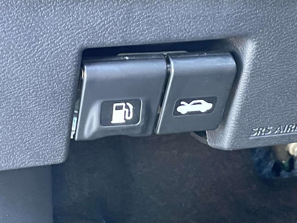 Used 2025 Nissan Versa S w/ Trunk Package image 17