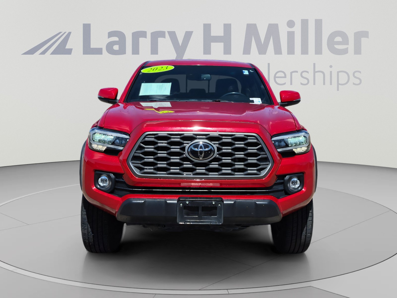 Certified 2023 Toyota Tacoma TRD Off-Road AWD/4WD image 8