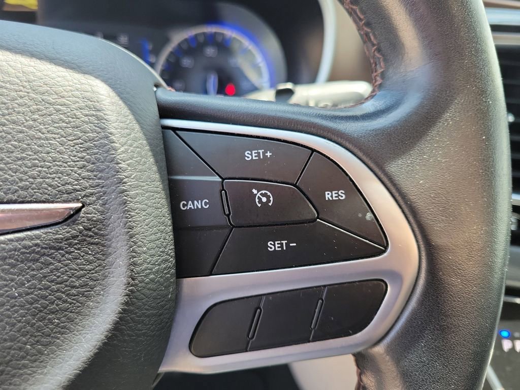 Used 2018 Chrysler Pacifica Touring-L FWD image 25