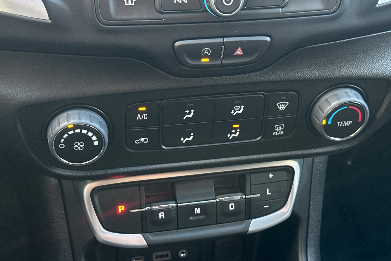 Used 2024 GMC Terrain SLE image 27