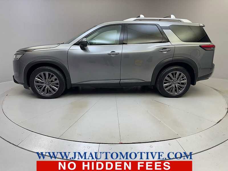 Used 2022 Nissan Pathfinder SL w/ SL Premium Package image 2