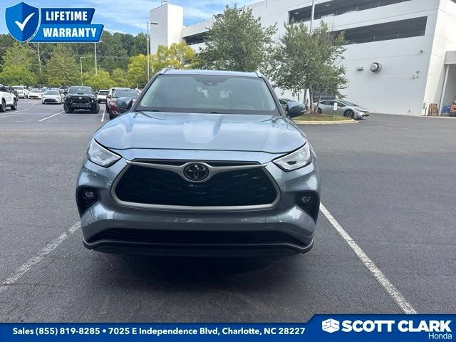 Used 2023 Toyota Highlander XLE FWD image 1