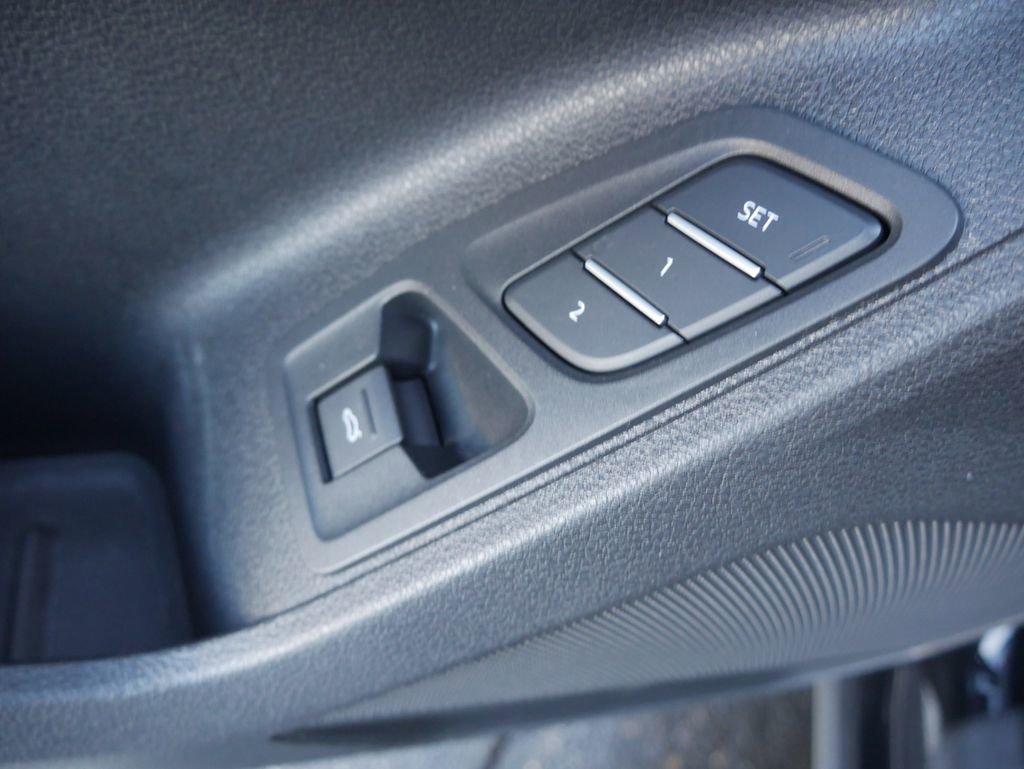 Used 2023 Audi Q3 2.0T Premium w/ Convenience Package image 19