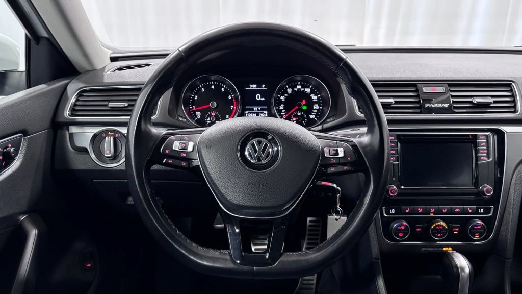 Used 2018 Volkswagen Passat 2.0T R-Line FWD image 13