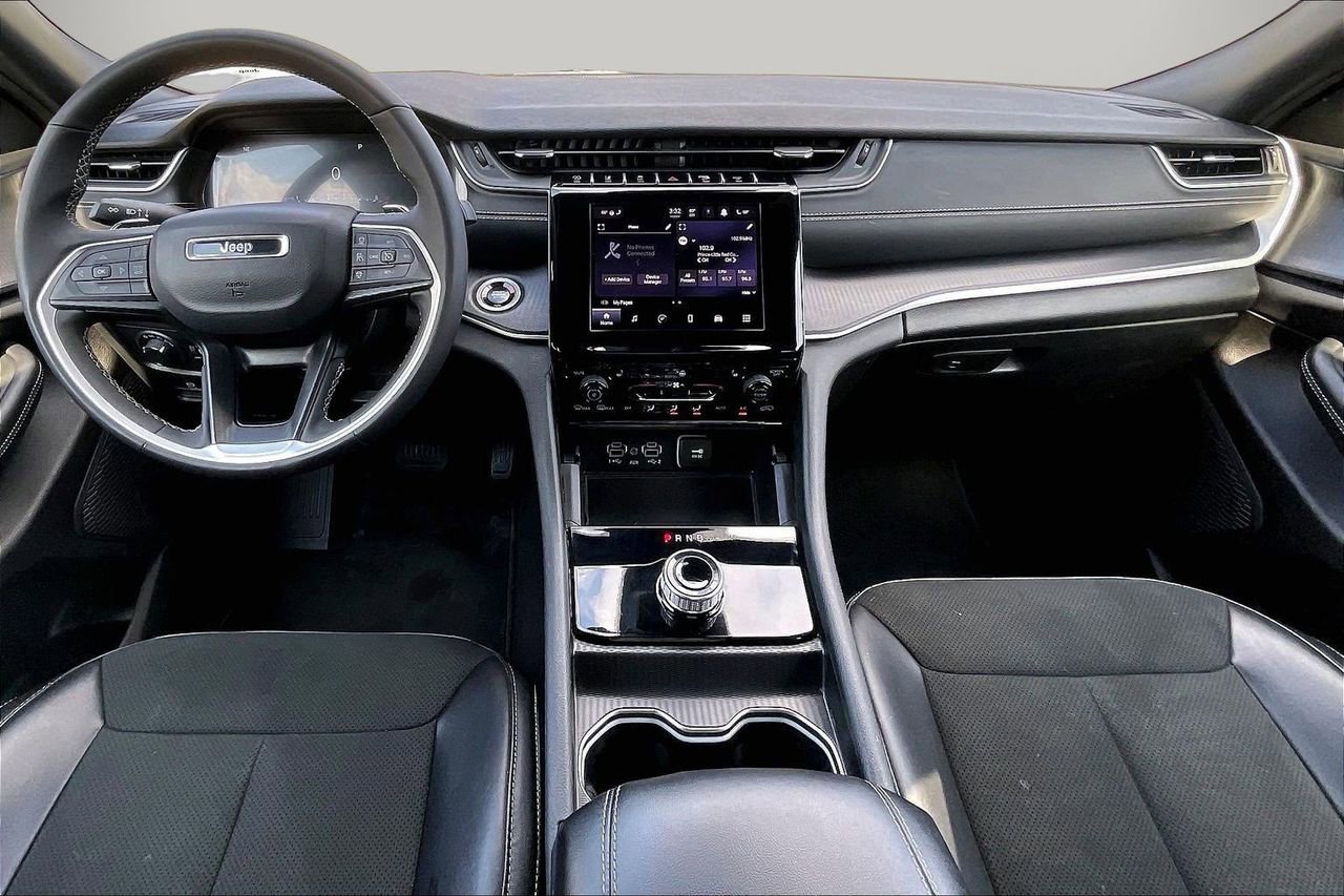 Certified 2025 Jeep Grand Cherokee Altitude image 15