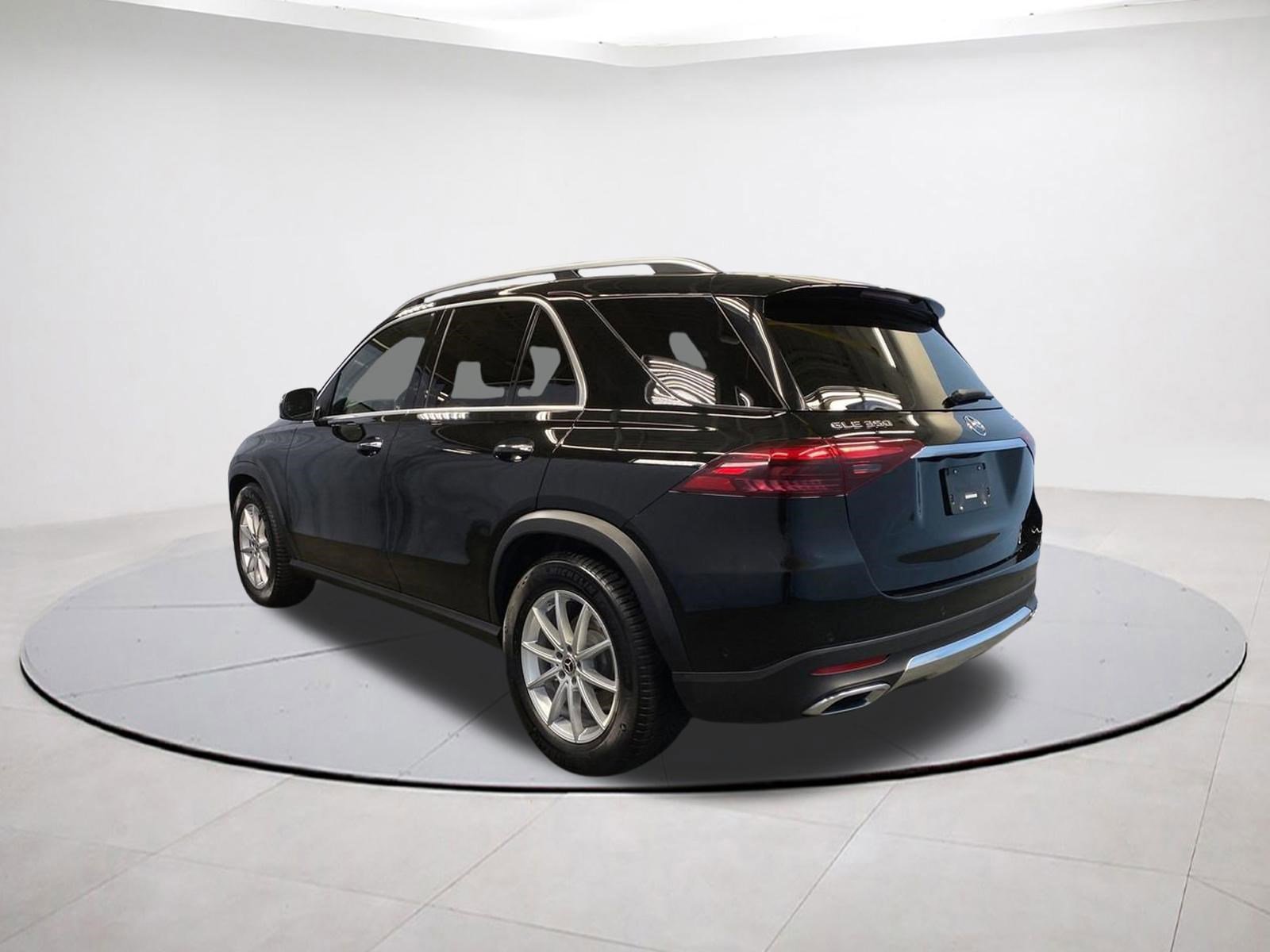 Used 2025 Mercedes-Benz GLE 350 4MATIC image 4