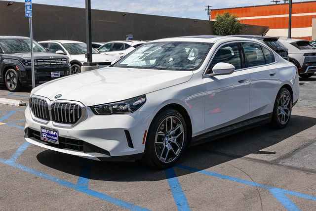 Used 2024 BMW i5 eDrive40i RWD image 3