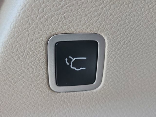 Used 2024 Chrysler Voyager LX image 33