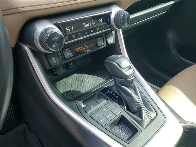 Used 2022 Toyota RAV4 XLE Premium image 18