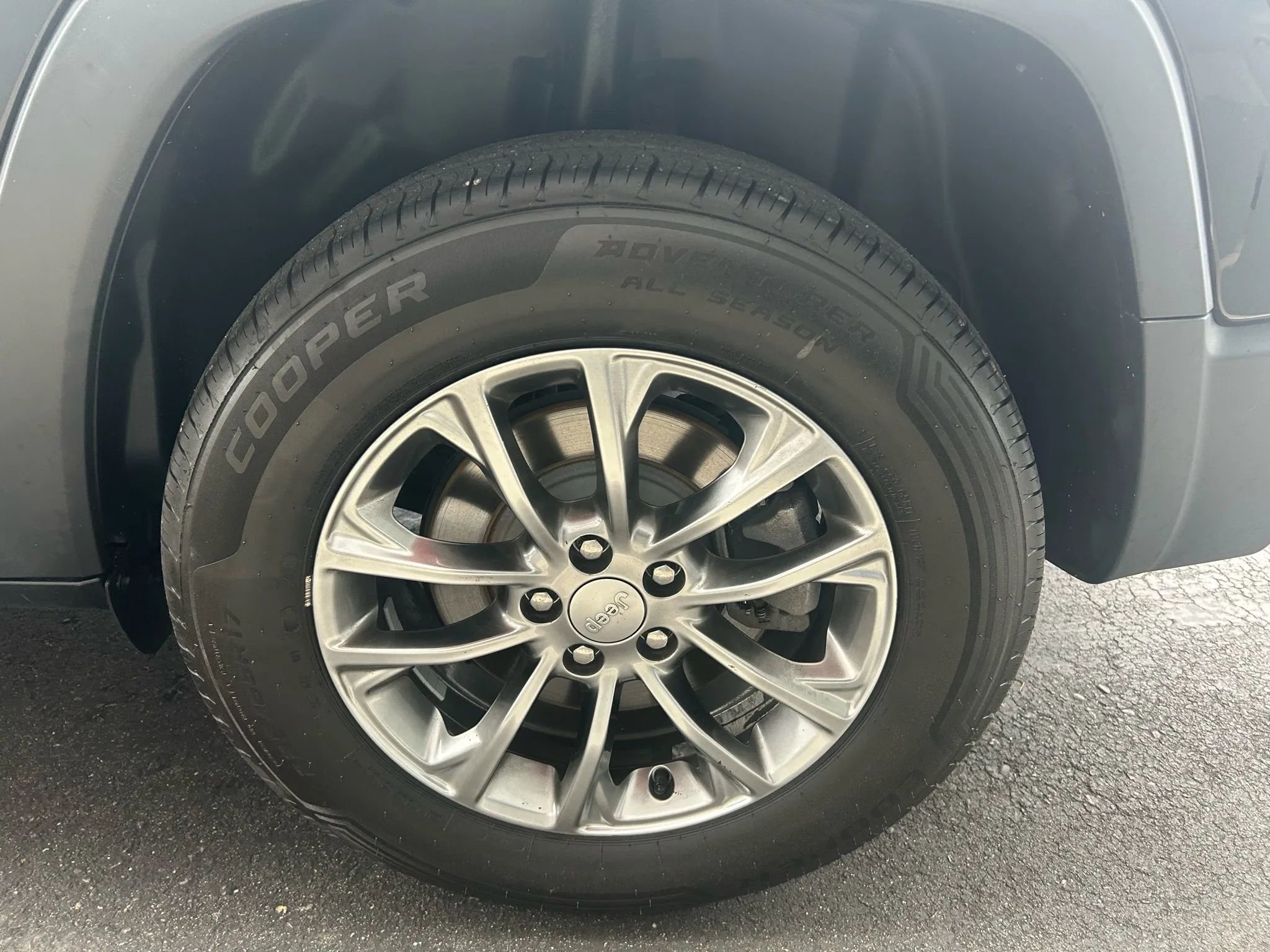 Used 2020 Jeep Cherokee Latitude Lux w/ Comfort/Convenience Group image 12
