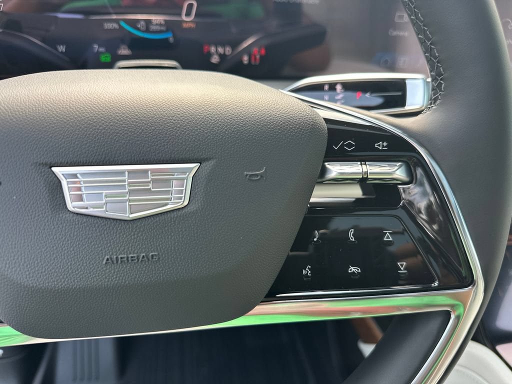 New 2027 Cadillac Vistiq Sport w/ LPO, Floor Liner Package AWD/4WD image 26