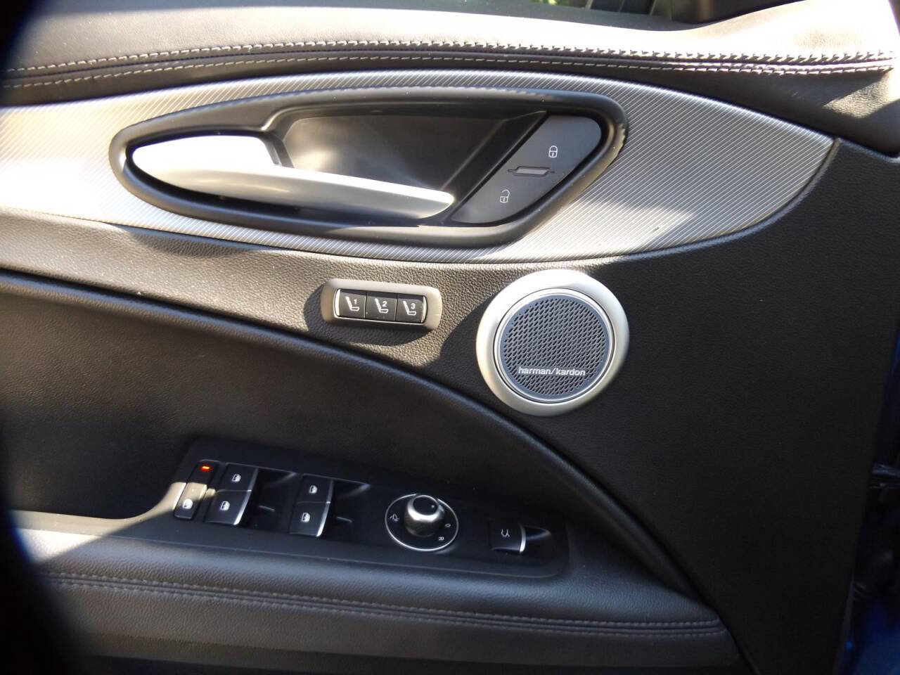 Used 2022 Alfa Romeo Stelvio Veloce image 21