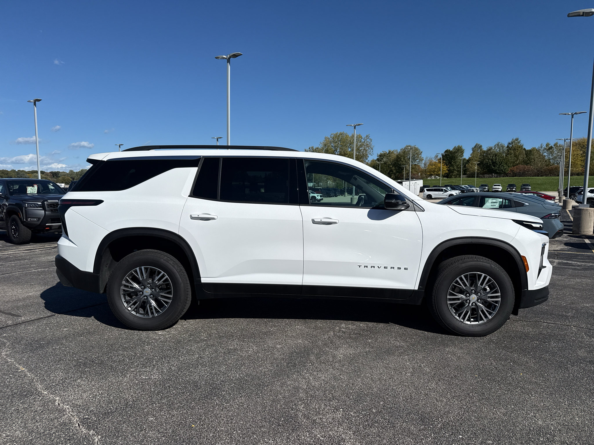 Certified 2026 Chevrolet Traverse LT AWD/4WD image 18
