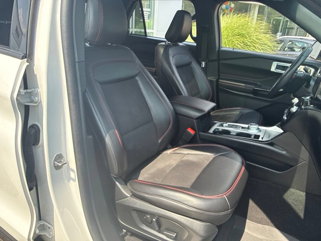 Used 2023 Ford Explorer ST-Line w/ Class IV Trailer Tow Package AWD/4WD image 24