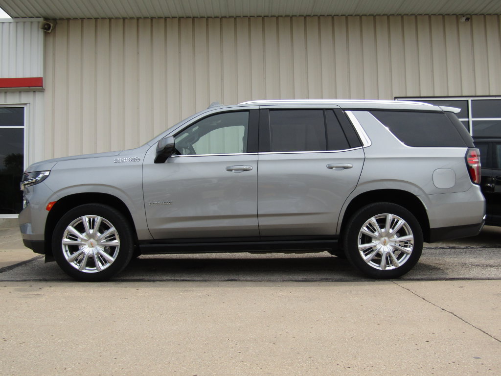 Used 2024 Chevrolet Tahoe High Country AWD/4WD image 11
