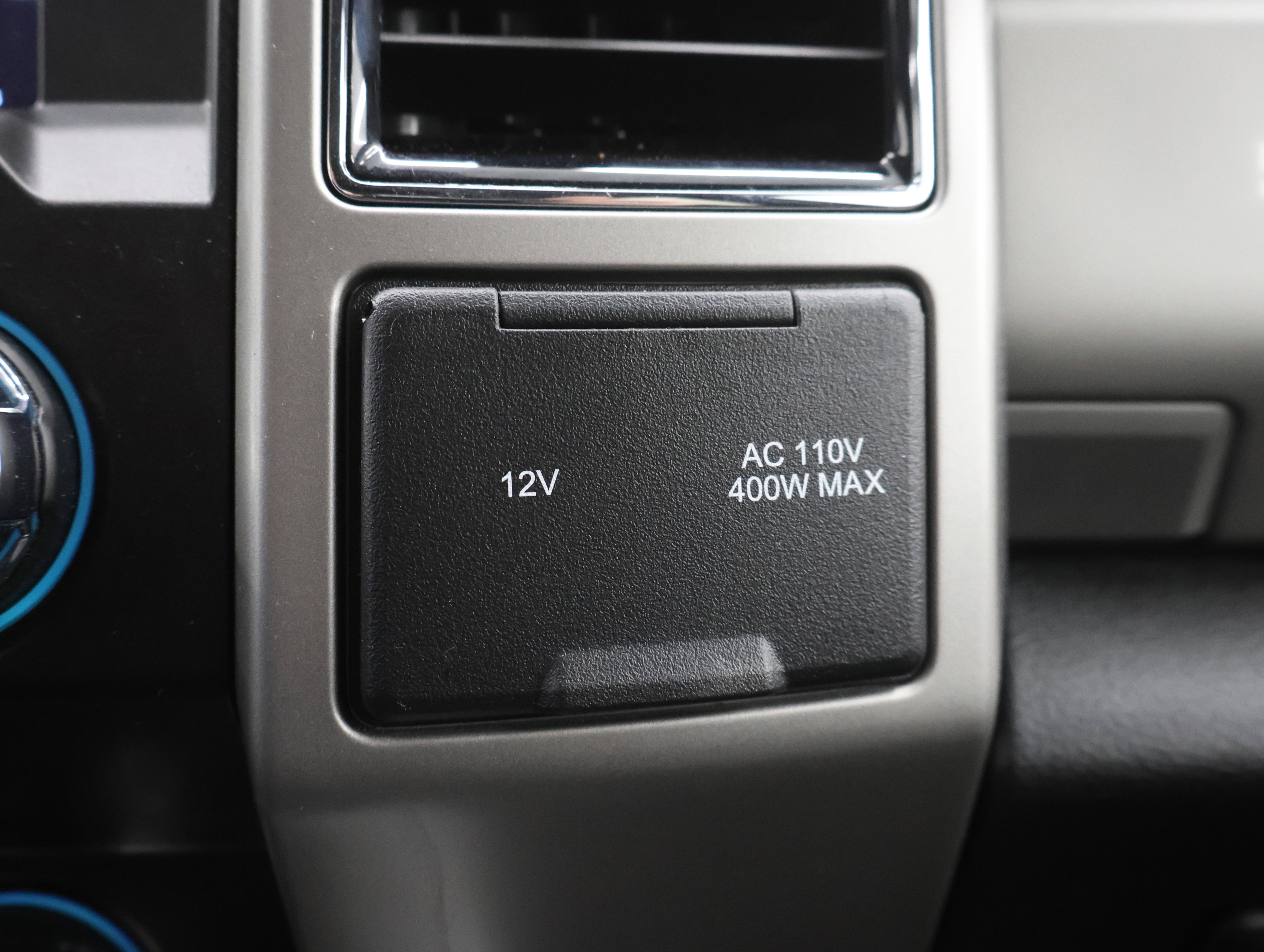 Used 2019 Ford F350 Lariat w/ Chrome Package image 40